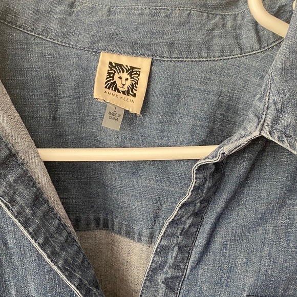 Anne Klein Denim Blue Sleeveless Button-Down Shirt - Picture 2 of 6